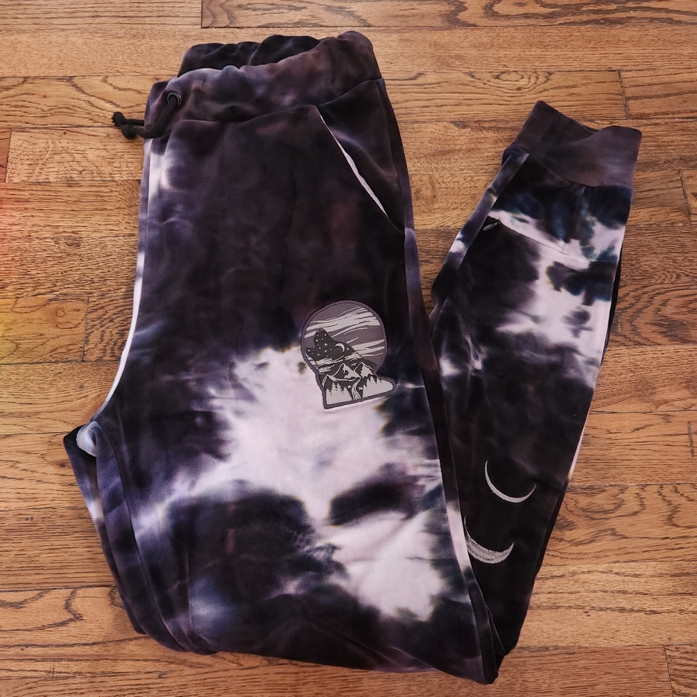 🌙 Grassroots California Equinox Howl -Moon Phase Tie Dye Wolf Joggers | Size XS